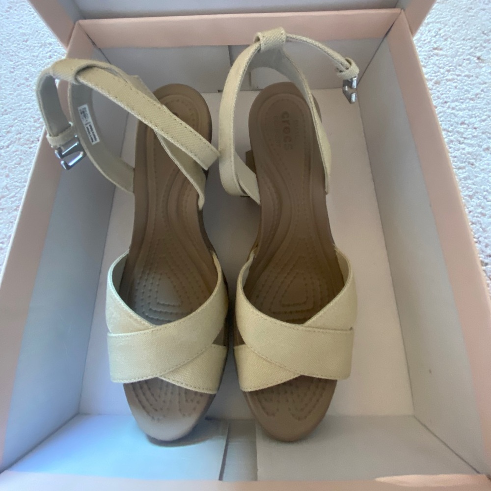 NWOT croc Leigh II wedge